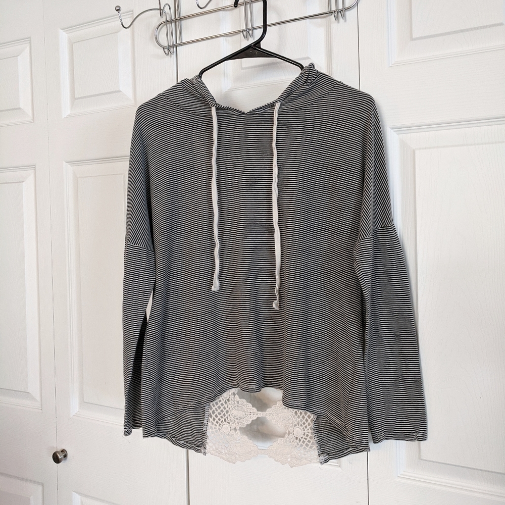 Women's Size Medium Long Sleeve BKE Black White Stripe Long Sleeve Hoodie Lace